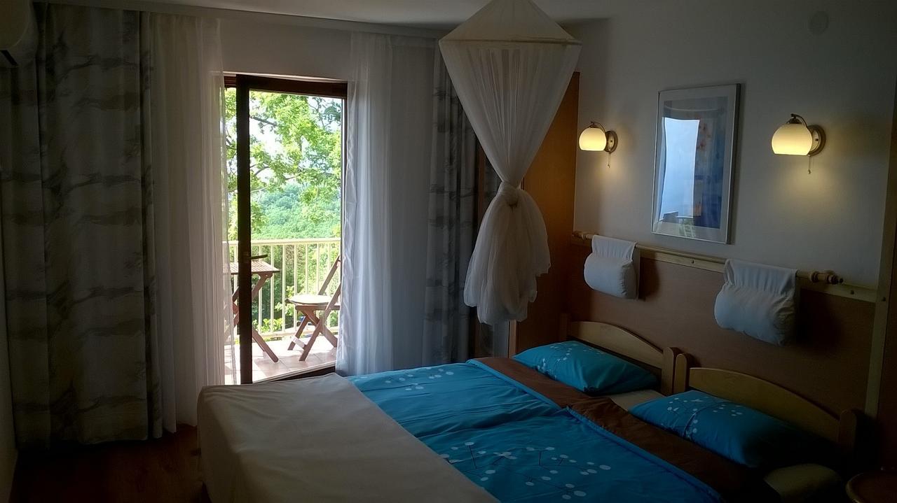 Studios Peric Sveti Stefan Buitenkant foto