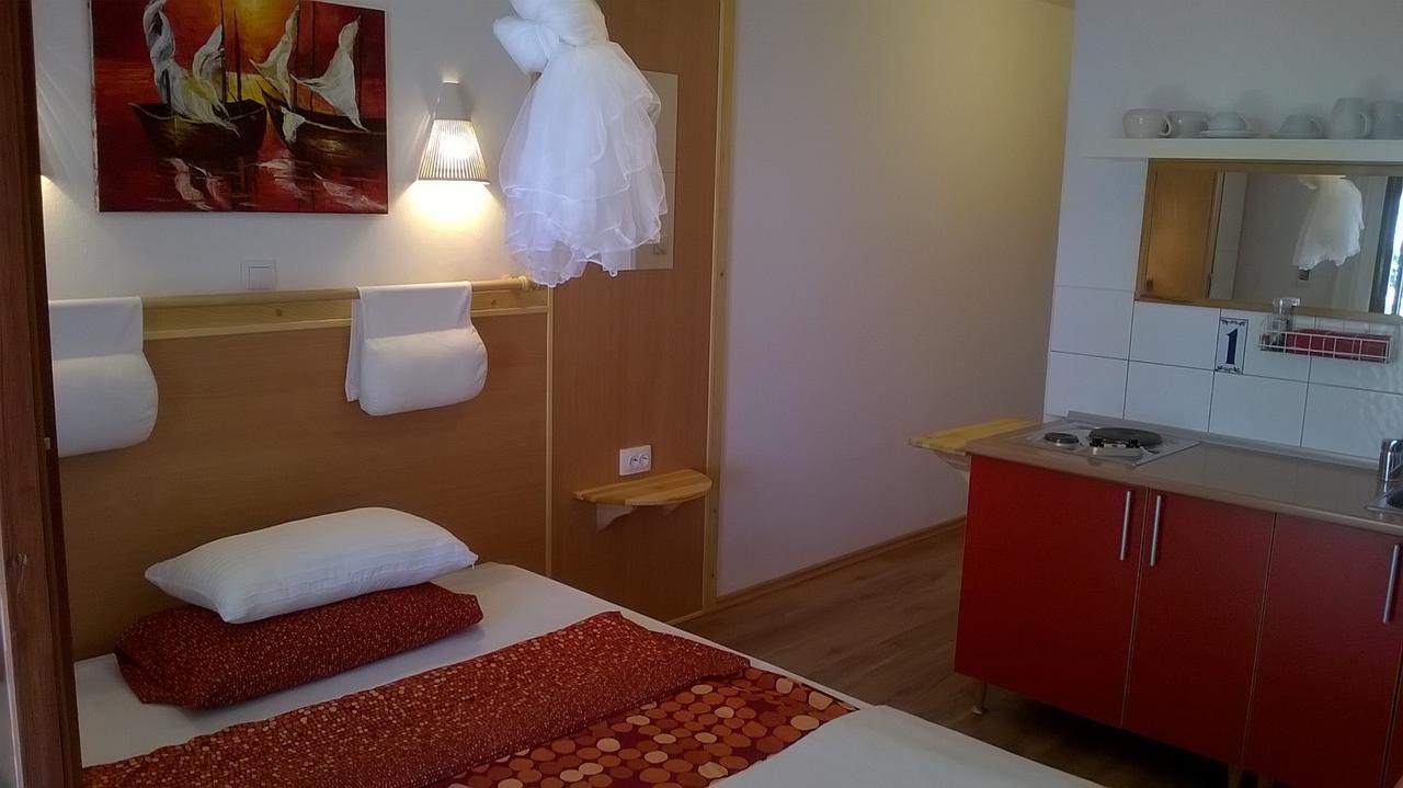 Studios Peric Sveti Stefan Buitenkant foto